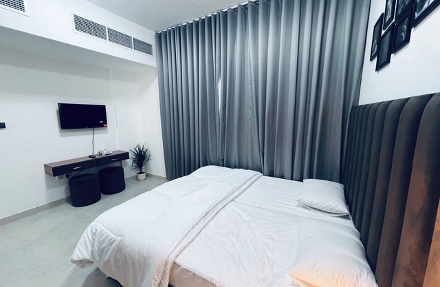 Family Studio Room Near Metro in Dubai with WiFi, AC