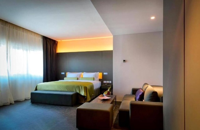 Family Suite Two Bedroom Near Al Nakheel Oasis