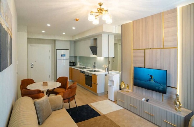 Fancy 2+1 Apt (2 bathrooms) - Core living