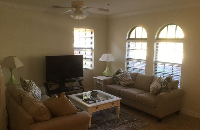 Fantastic 3 Bed Olé home with Rialto Street location.