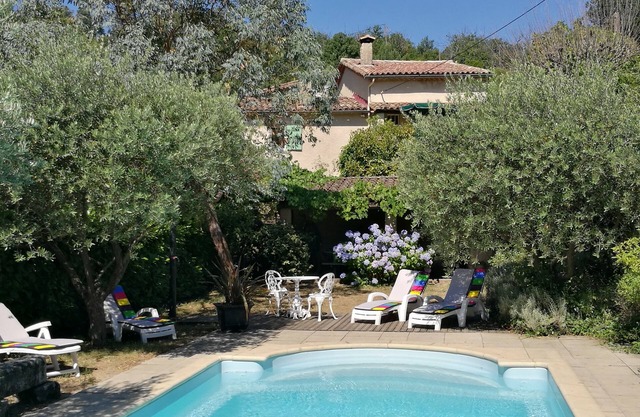Fantastic country house with pool for up to 6 people on the edge of the Cevennes