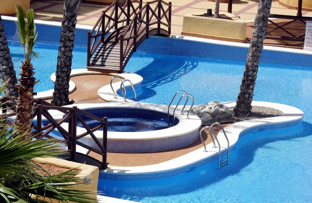 Fantastic sea views, wifi, 2 swimming pools, parking