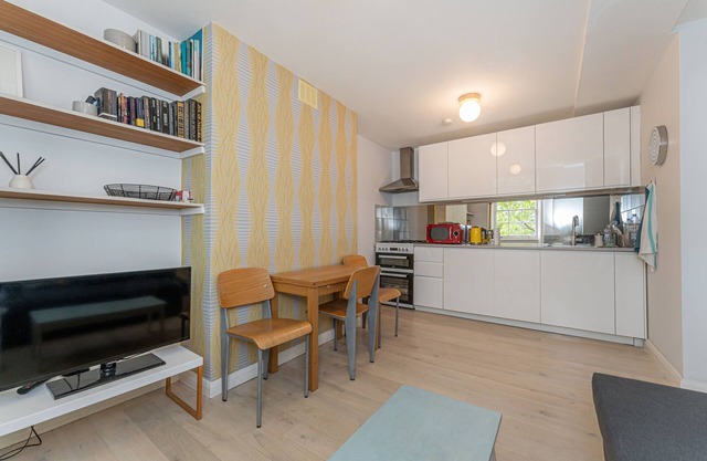 Fantastic two bedroom apartment in vibrant King’s Cross by UnderTheDoormat