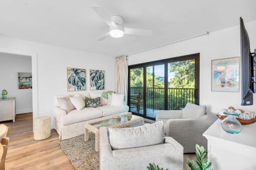 Fantastic Views - A Fully Renovated Deluxe Condo W Private Beach Access