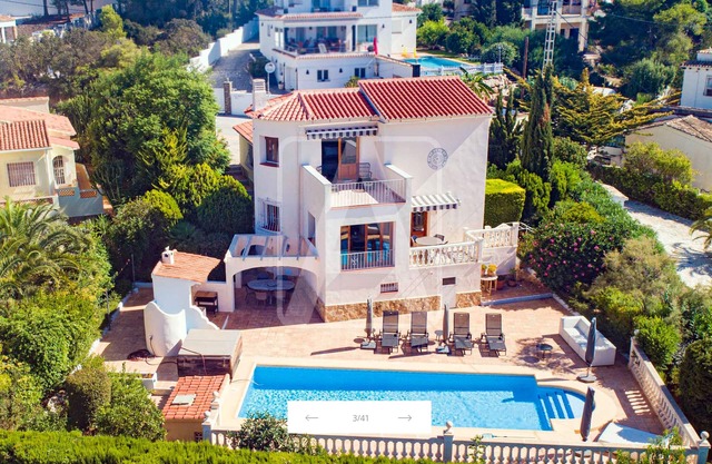 Fantastic villa with sea views, lots of peace and quiet, large pool, close to the beach
