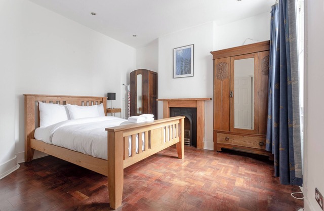 Fantastically Located 2BD Flat, Kennington