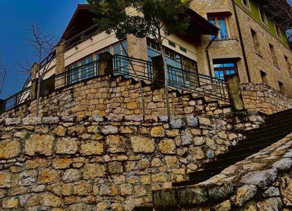 FARDOS HOTEL