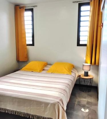 Fare iti Moorea Sands cosy bungalow between sea and mountain on Moorea