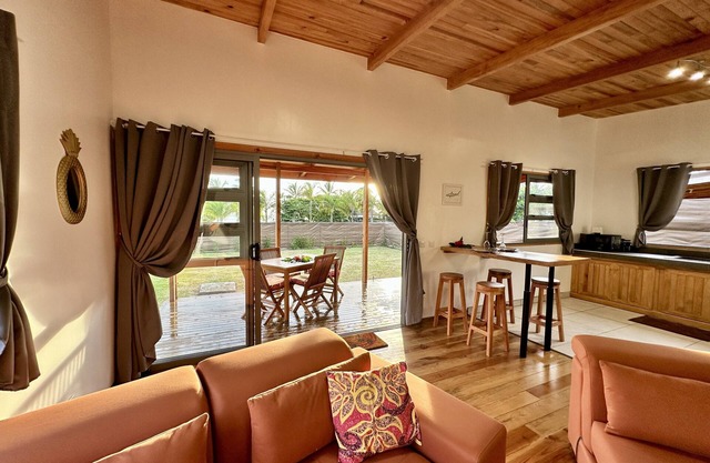 Fare Tau Otaha - Comfy cabin w Private Beach Access