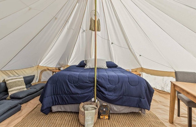 Farm Glamp, Outdoor Shower, Pool! 15min to Chatt!