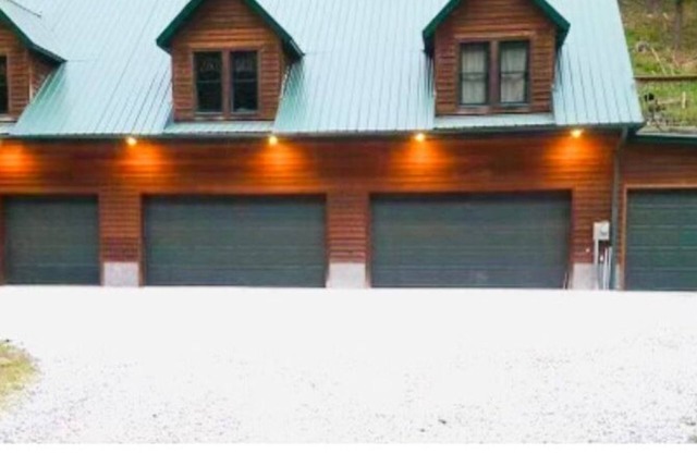 Farmhouse Apartment near Ivy Branch Trails