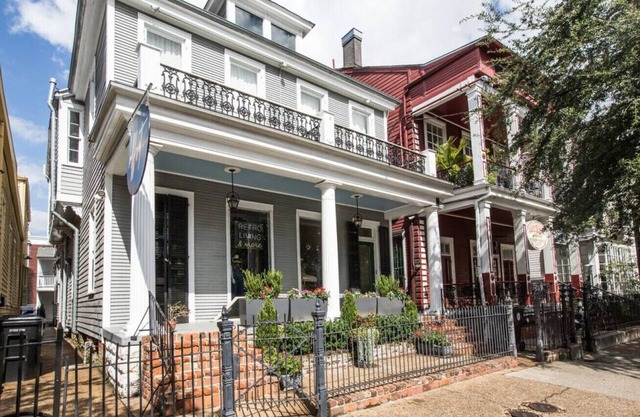 Farmhouse Cottage | Centrally Located + Streetcars