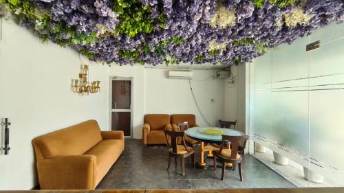 Farmhouse Inn nh8