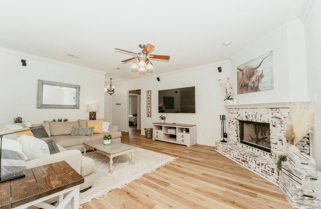 Farmhouse Retreat W/King Bed, Pet Friendly, Close to Texas Tech & Hospitals.