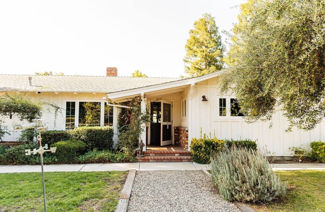 Farmhouse Santa Ynez Valley in the heart of Los Olivos Wine Tasting Town!