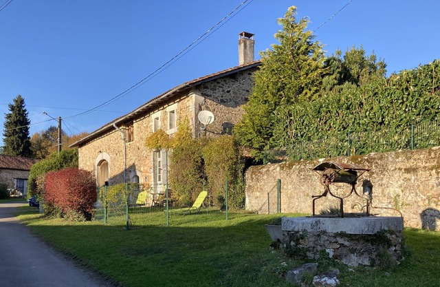 Farmhouse With Large Secure Garden And Swimming Pool