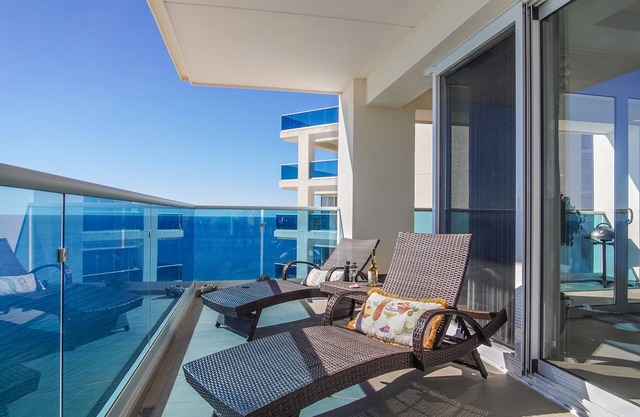 Fascinating 2 bedroom 2 1/2 bath with unobstructed views Encantame E-2305