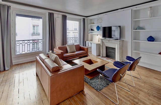 Faubourg/Elysées, an elegant, two-bedroom apt. in Paris's best shopping area.