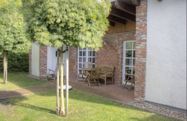 Feel-good oasis right by the sea with a beautiful garden and mature trees