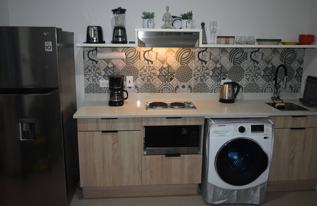 Feels like home 1 Bed retreat conveniently located to many places of interest.