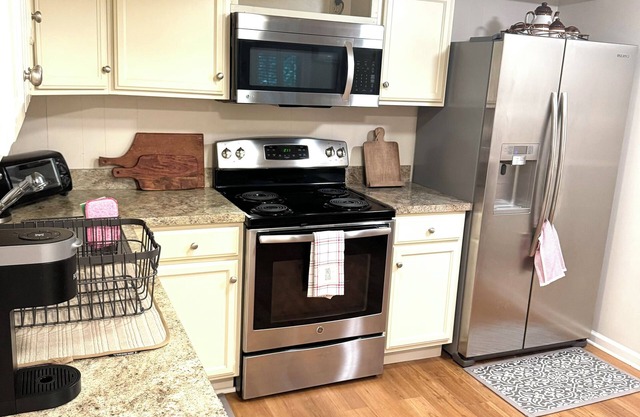Ferguson Ferry Retreat- 1 bedroom 1 bathroom apartment. Private Entrance!
