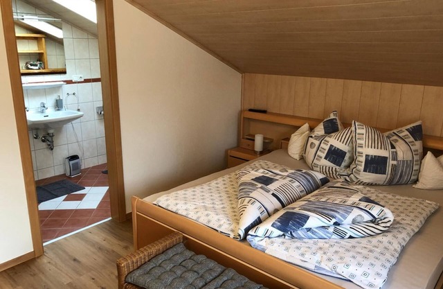 Feriendomizil mit Balkon. Perfekte Ausgangslage für Wanderungen.