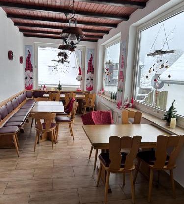 Ferienhaus Astenblick - Ideal für Weihnachtsfeiern und Familienfeiern bietet Schlafplätze für bis zu 35 Personen