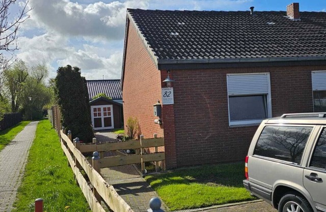 Ferienhaus mit Direkter Strandnähe in Butjadingen-burhave, 100 m vom Strand