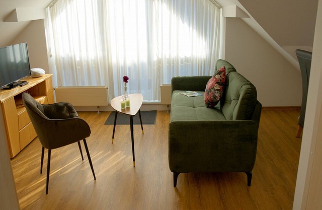 Ferienwohnung Hohenurach 36qm, 1 Schlafzimmer, max 3 Personen