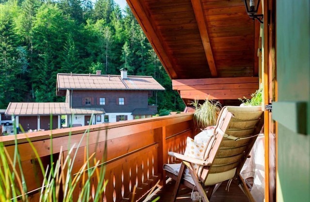 Ferienwohnung Waldidyll, 32 qm mit Balkon und Blick Über den Bergwald
