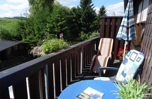 Ferienwohnung "Zur Hügelwiese" - Balkon mit tollem Ausblick und kostenfreies WLAN
