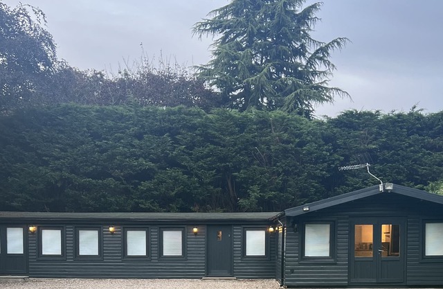 Few minutes from NEC & B’ham airport, cosy log cabin self catering sleeps 4