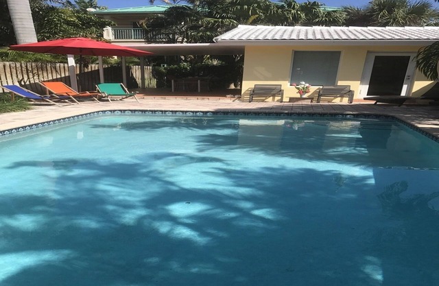 Few Minutes to the Beach 5 stars rating on airbnb