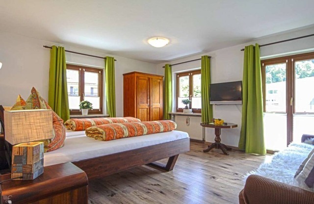 Fewo Jenner, 2-4 Personen, Balkon, zwei separate Schlafzimmer, Balkon