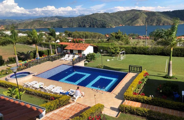 Finca Lago Calima with Excellent view