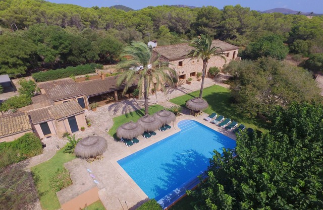 Finca Tort for 12 people with large pool near Portocolom