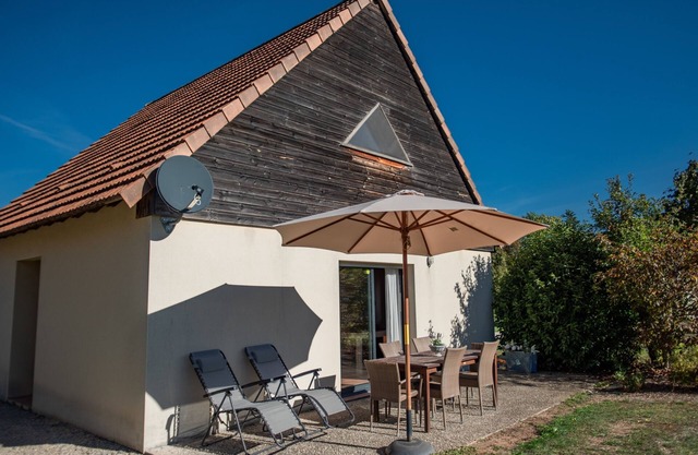 Fine holiday home on holiday park with swimming pool