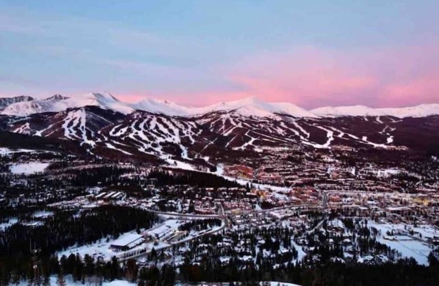 First Floor Studio W/Full Kitchen & View in Breck