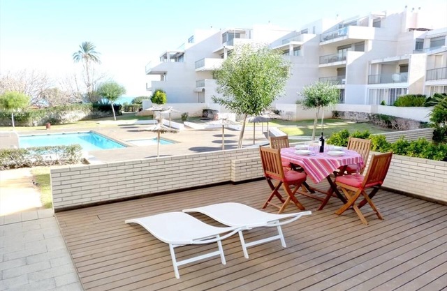 FIRST LINE BEACH APARTMENT WITH SEA VIEWS. WIFI.