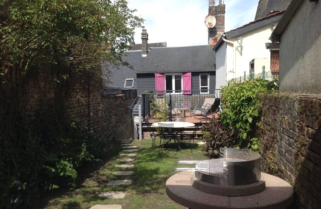 fisherman's house with garden and terrace facing south. Furnished tourist accommodation *
