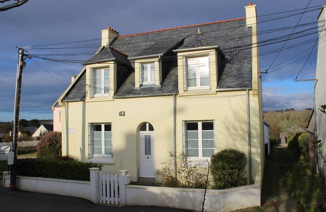 Fisherman's cottage 500 metres from Morgat beach