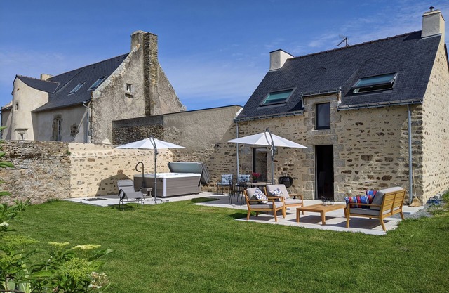 Fisherman's cottage with sea view and jacuzzi