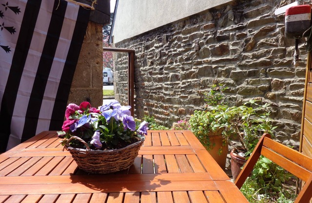 fishermen's house + enclosed terrace, 2 pers, sea, beach, GR34.