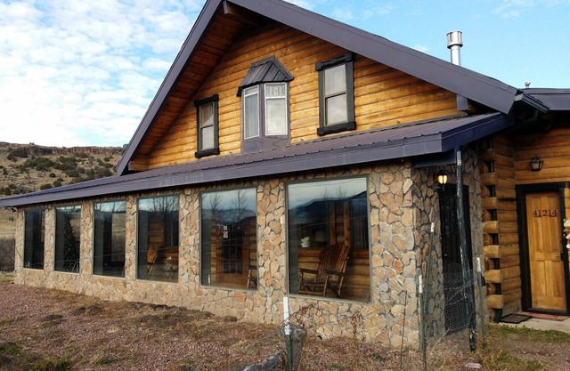 Fishing, Hunting, Hiking, And Lots Of Family Fun! Direct View of Escudilla Mtn
