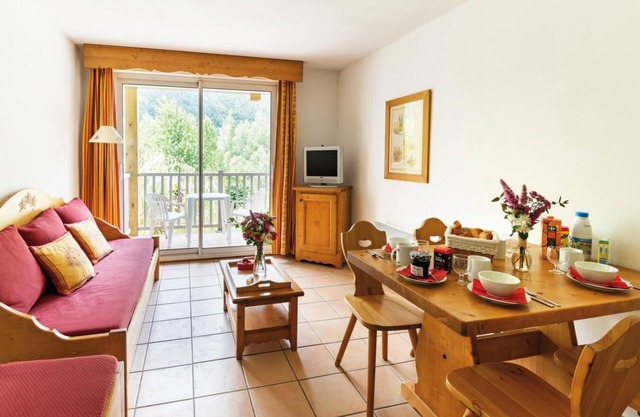 Fitness, swimming pool, sauna, hammam, terrace, balcony, parking, tv, ski locker, 48-58m²