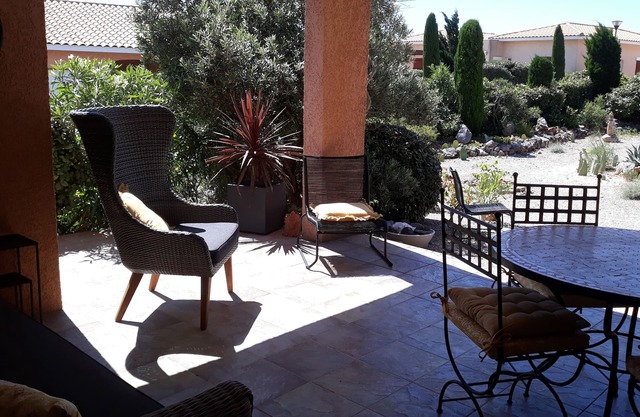 Fitou Mediterranean Villa 2 bed Full Air con, Wifi, 3 Pools,Terrace & Parki