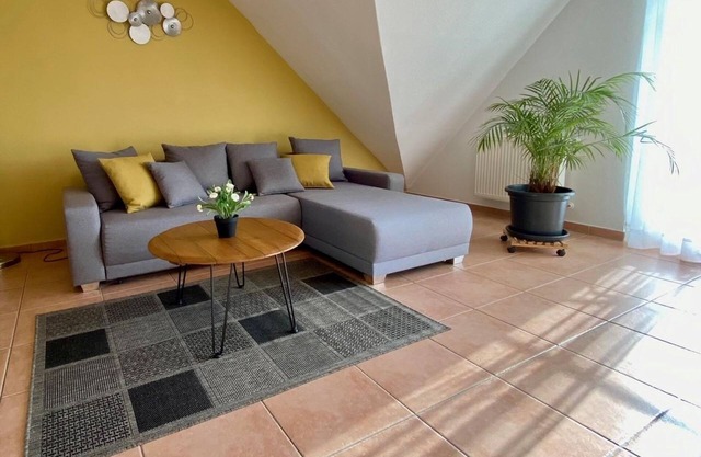 Fitter apartment, street side, 2 floors (EG,DG) - Apartments Dehn