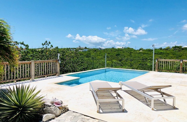Flame Tree Cottage. Private home with pool and ocean view. 1/2 mile to beach