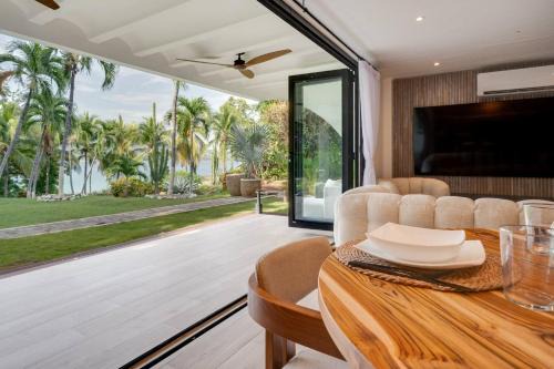 Flamingo Marina Private Beachfront Escape