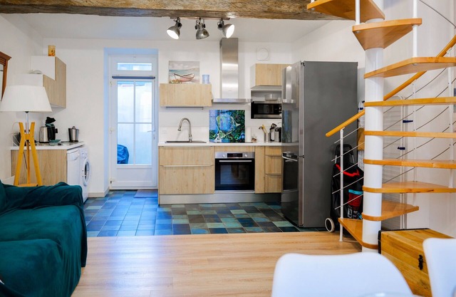 Flat between port and beach in the heart of Les Sables